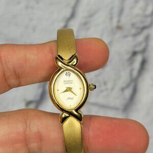 Vintage Armitron Diamond Now Ladies Watch Golden 75/2176-77 753H 16MM New Batter